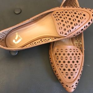 Report Flats in light brown!